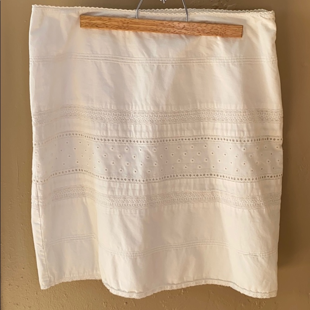 GUC White Eyelet Lace Mini Skirt